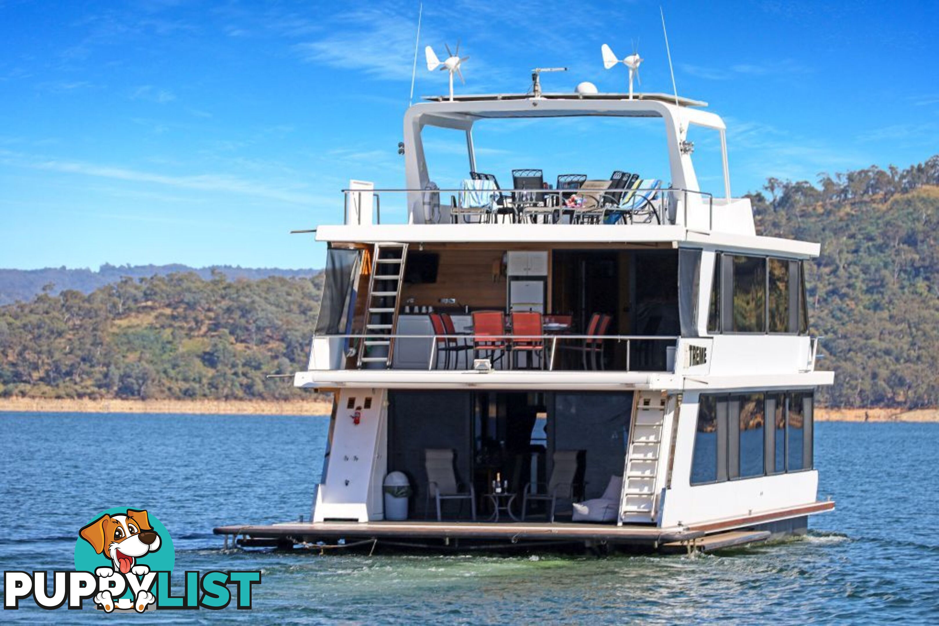 Xtreme Houseboat Holiday Home on Lake Eildon