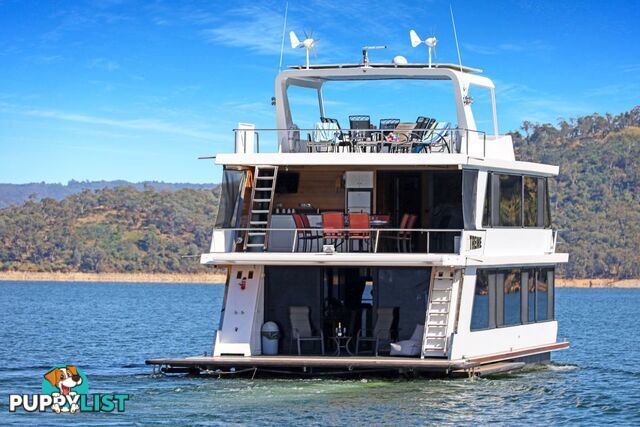 Xtreme Houseboat Holiday Home on Lake Eildon