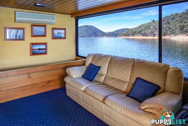 Xtreme Houseboat Holiday Home on Lake Eildon