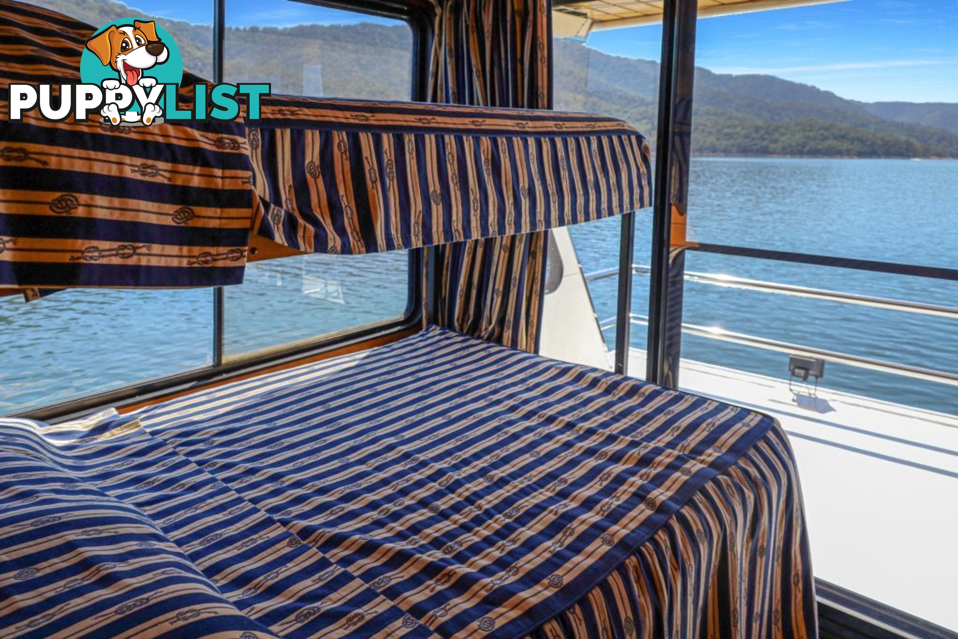 Xtreme Houseboat Holiday Home on Lake Eildon