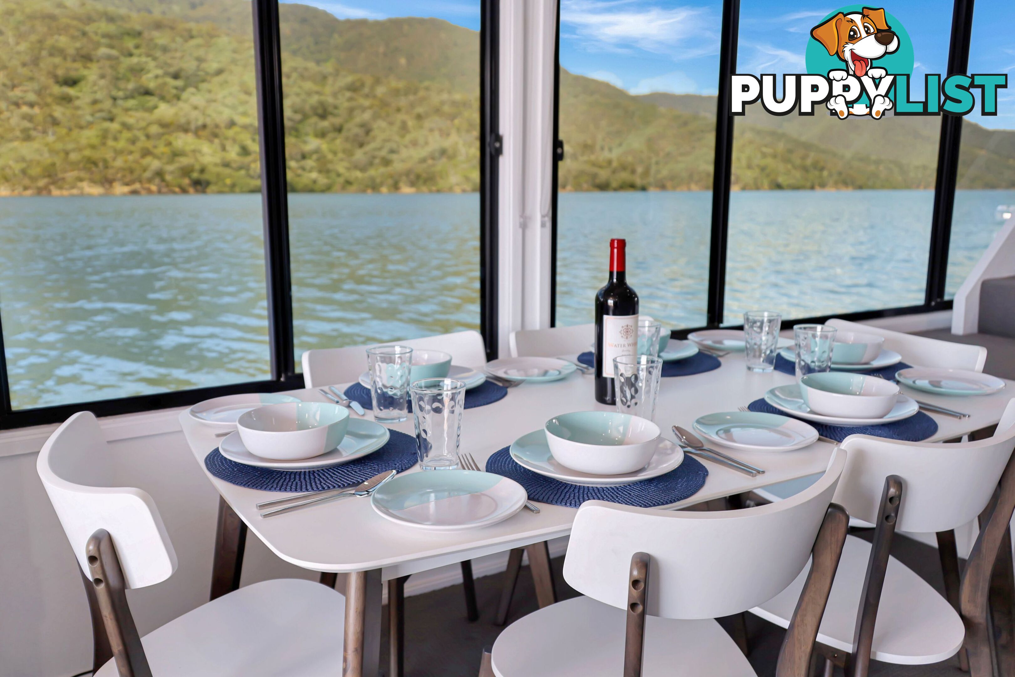 Intrepid Houseboat Holiday Home on Lake Eildon