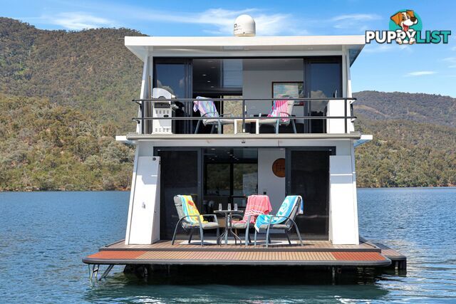 Intrepid Houseboat Holiday Home on Lake Eildon