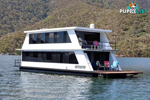 Intrepid Houseboat Holiday Home on Lake Eildon