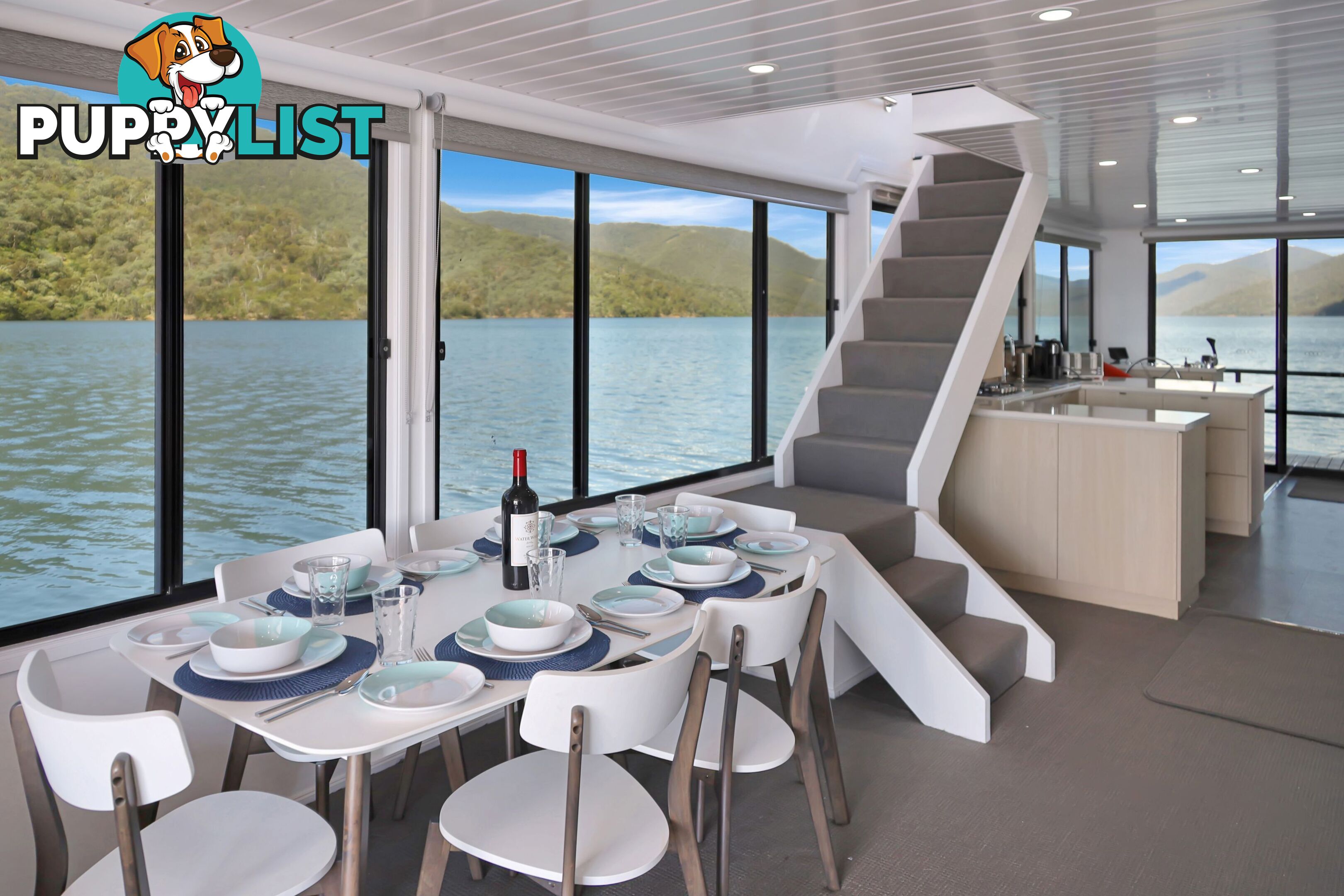 Intrepid Houseboat Holiday Home on Lake Eildon