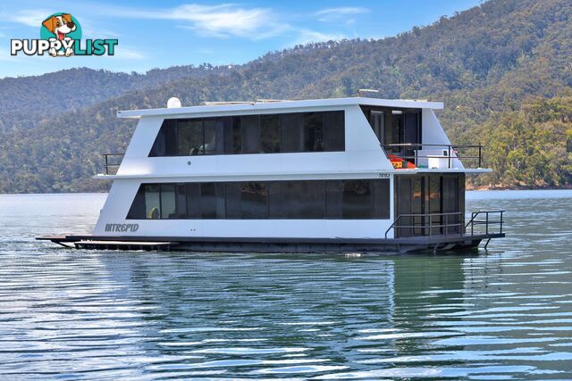 Intrepid Houseboat Holiday Home on Lake Eildon