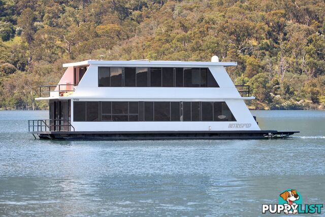 Intrepid Houseboat Holiday Home on Lake Eildon