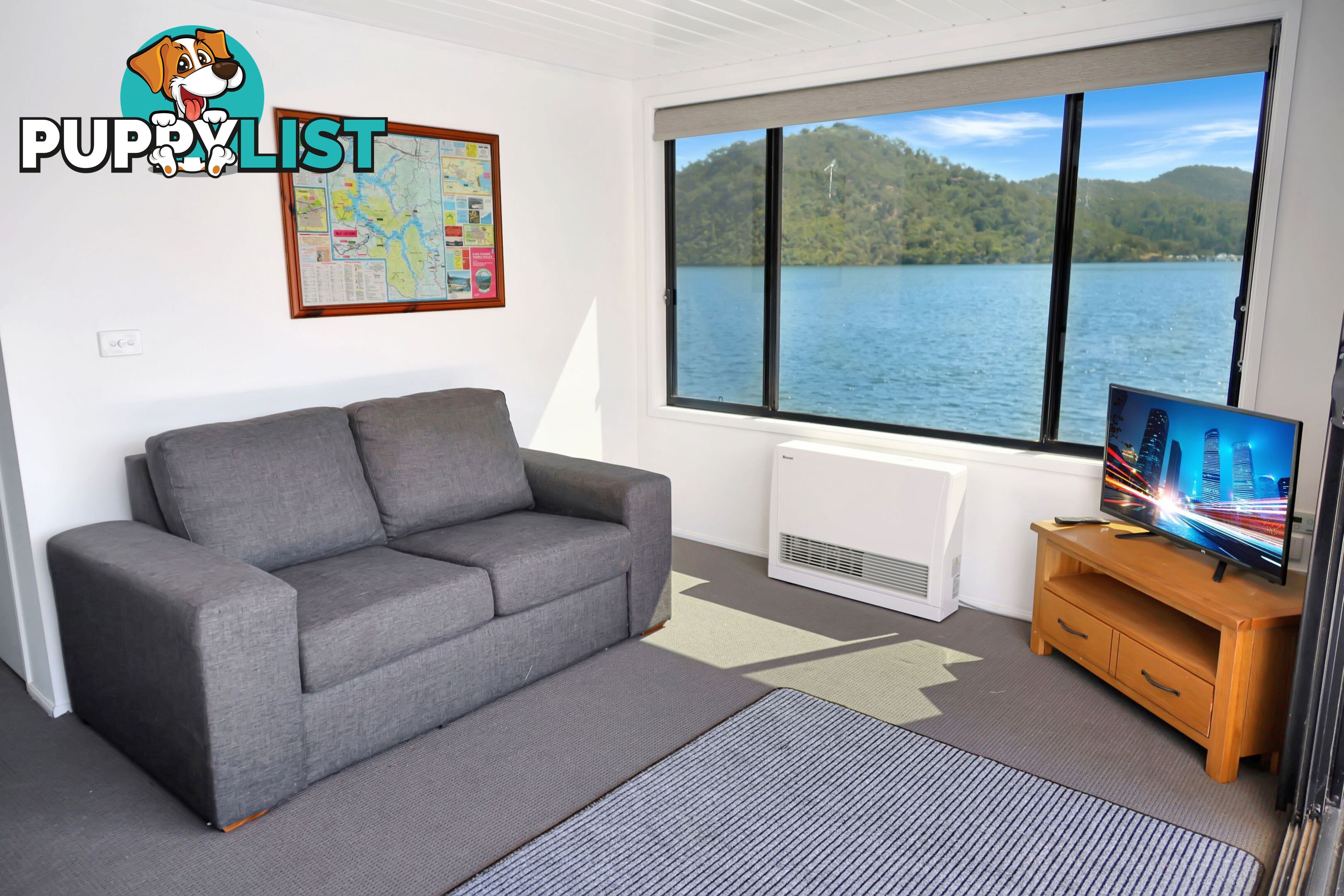 Intrepid Houseboat Holiday Home on Lake Eildon