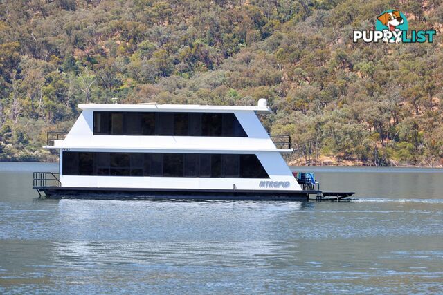 Intrepid Houseboat Holiday Home on Lake Eildon