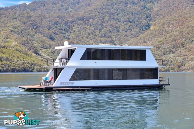 Intrepid Houseboat Holiday Home on Lake Eildon