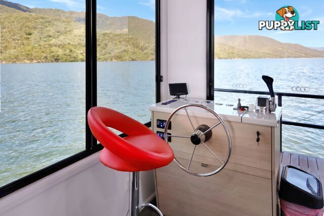 Intrepid Houseboat Holiday Home on Lake Eildon