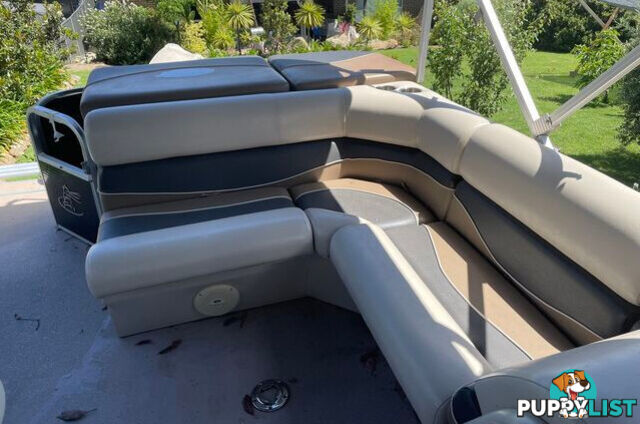 2015 Pontoon party boat