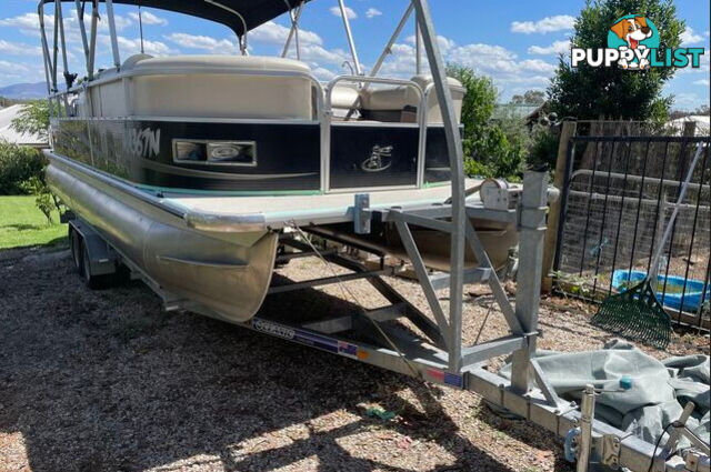 2015 Pontoon party boat