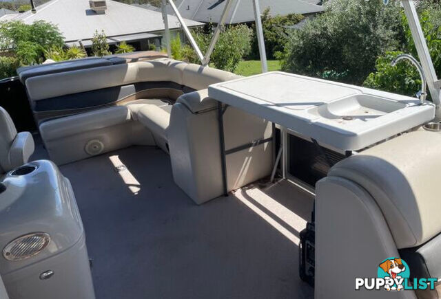 2015 Pontoon party boat