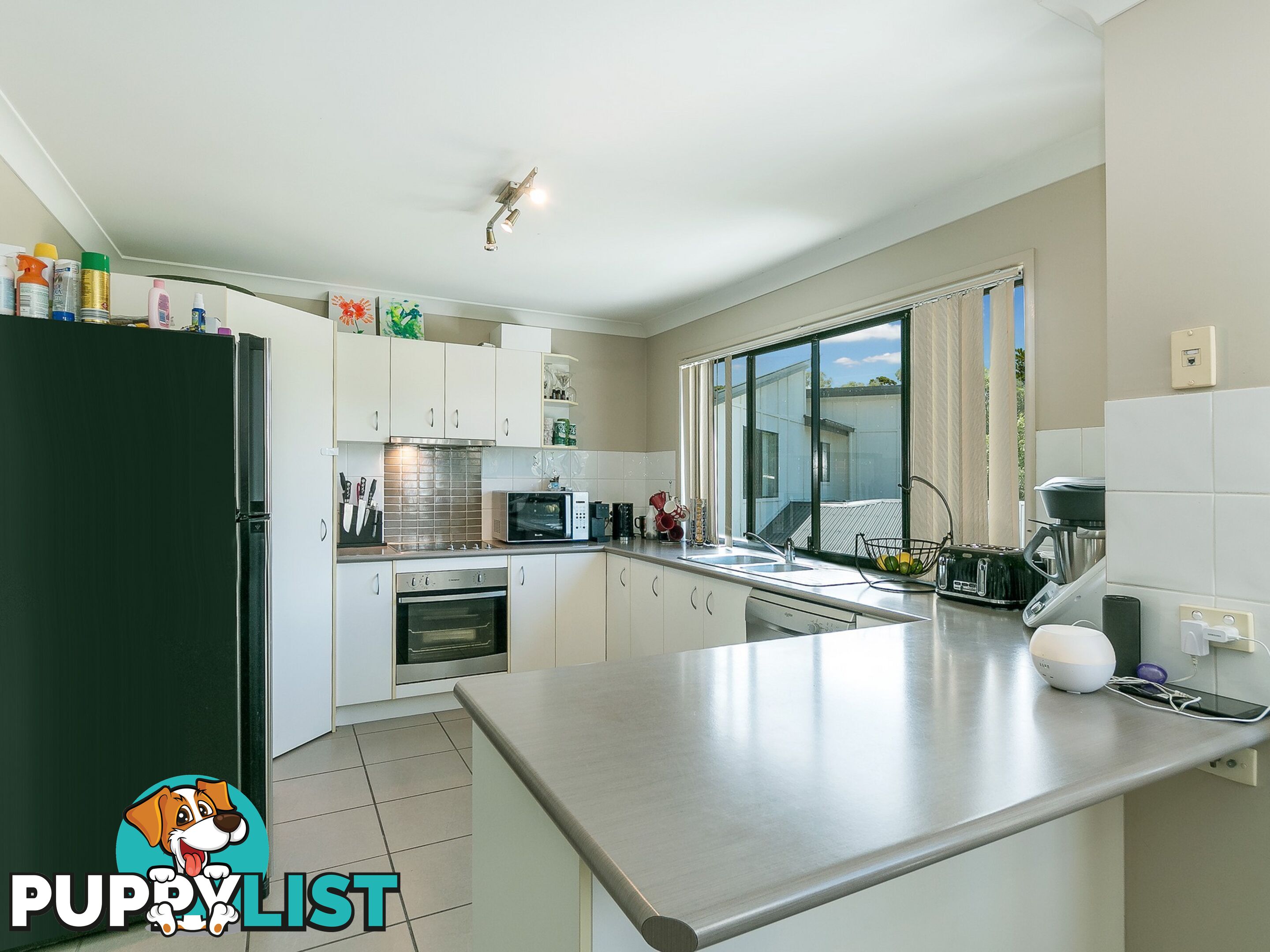 4 Gira Close BEACHMERE QLD 4510