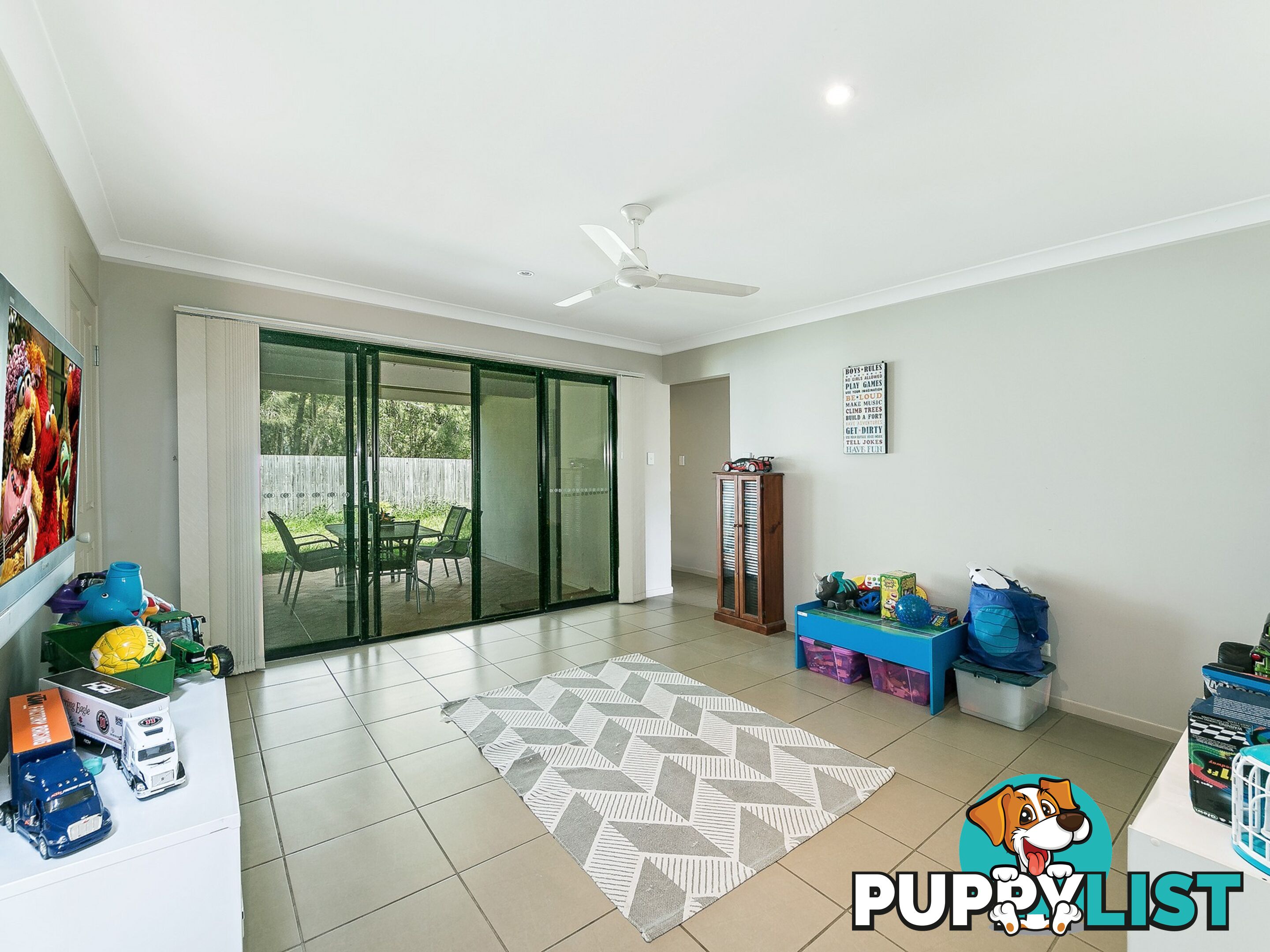 4 Gira Close BEACHMERE QLD 4510