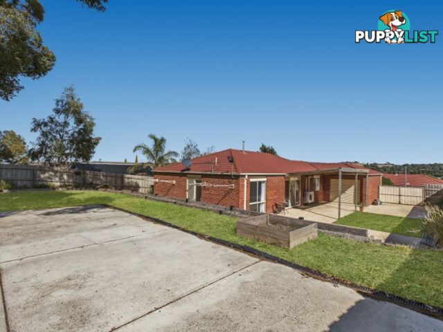 8 Thomas Place WALLAN VIC 3756