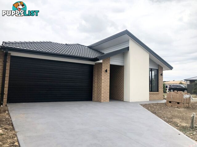 2 Rosella Way WALLAN VIC 3756