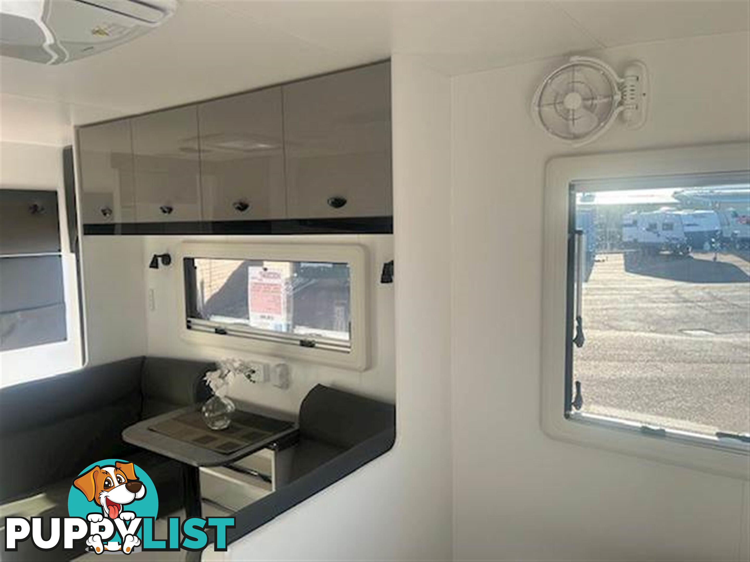 2025 VISCOUNT V2 CAFE LOUNGE CARAVAN