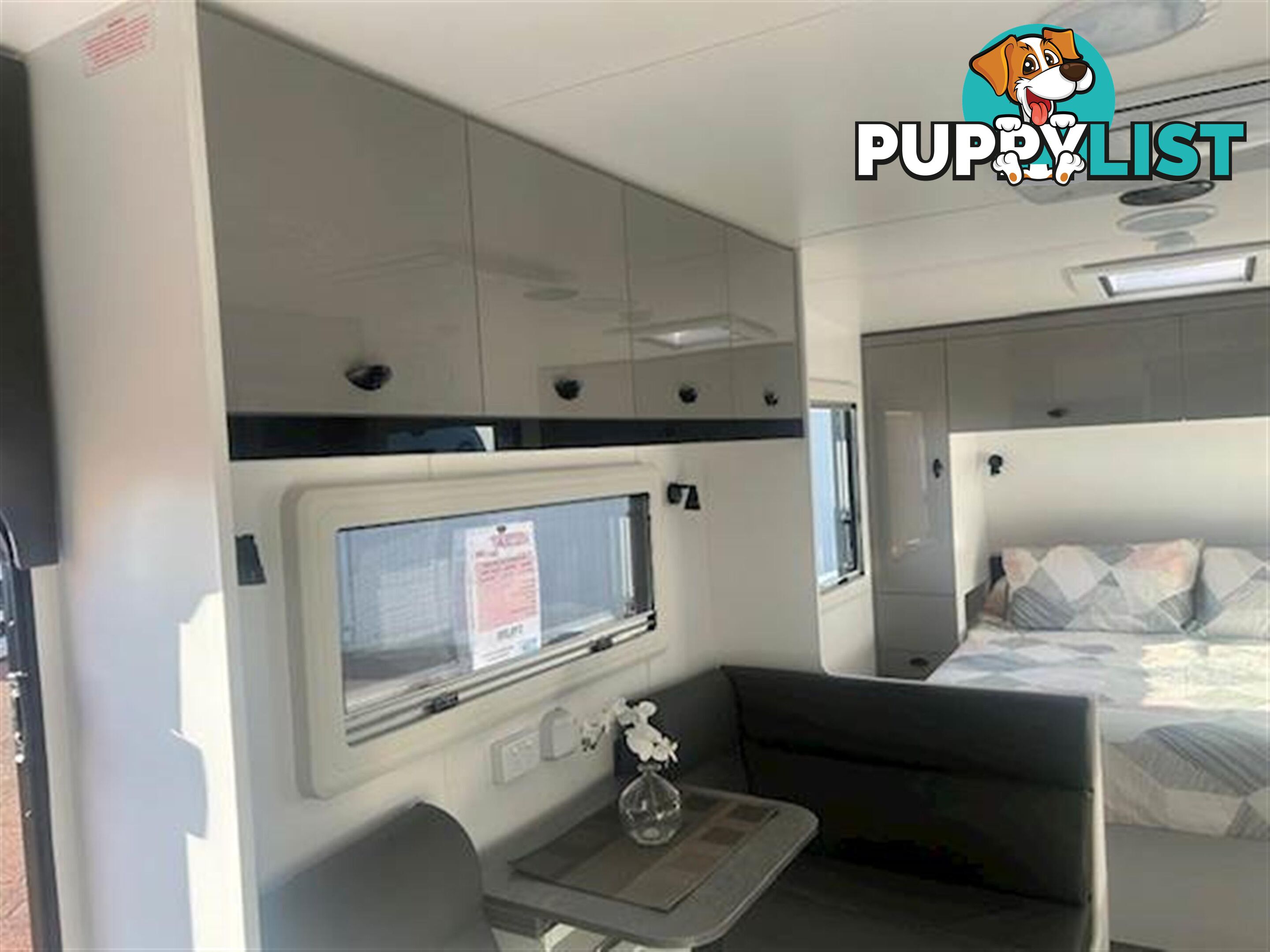 2025 VISCOUNT V2 CAFE LOUNGE CARAVAN