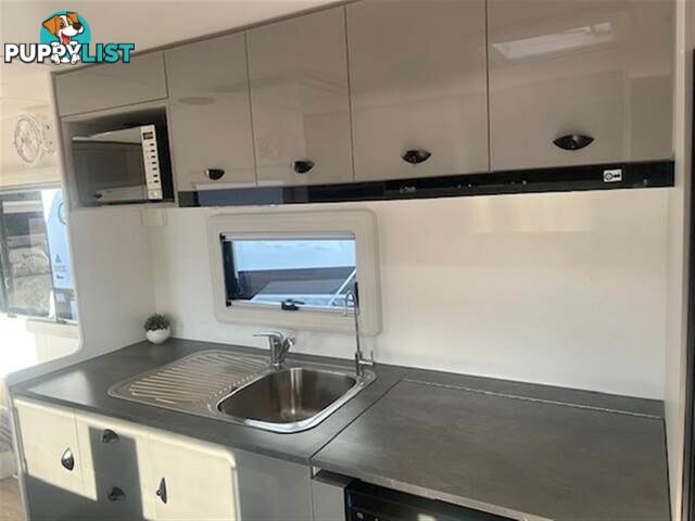 2025 VISCOUNT V2 CAFE LOUNGE CARAVAN