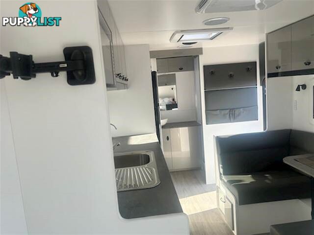 2025 VISCOUNT V2 CAFE LOUNGE CARAVAN
