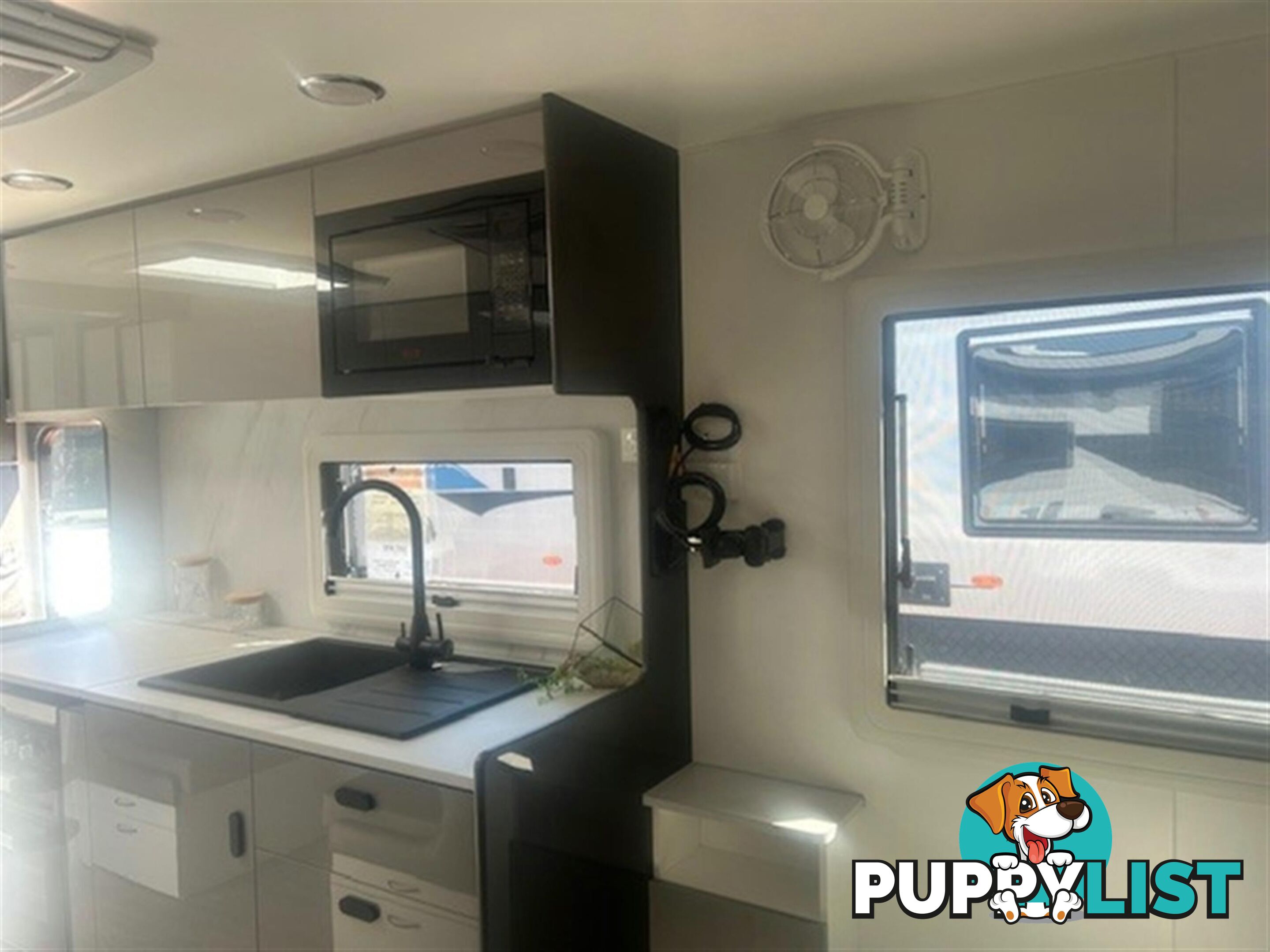 2025 CONCEPT INNOVATION 600 CAFE LOUNGE CARAVAN