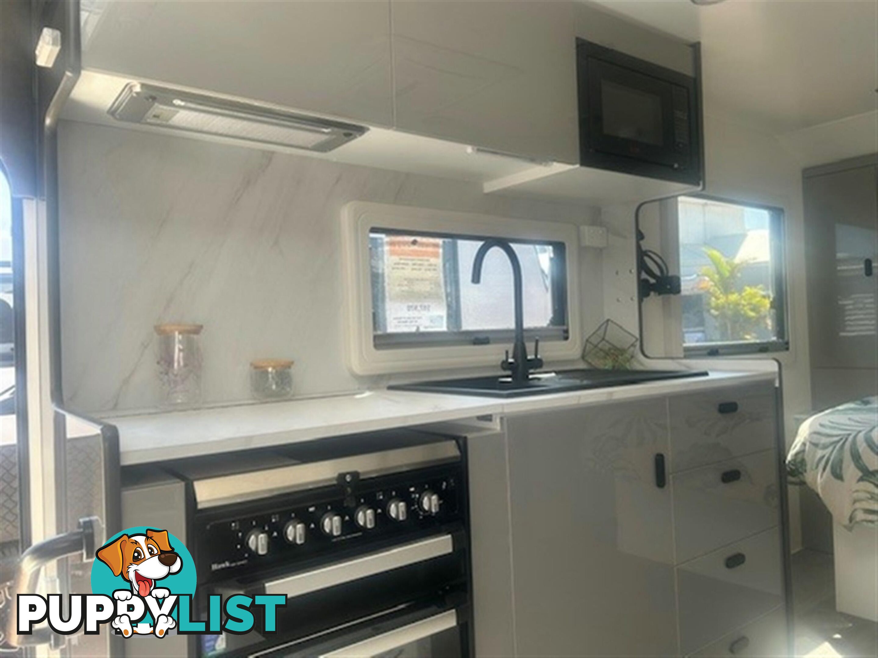 2025 CONCEPT INNOVATION 600 CAFE LOUNGE CARAVAN