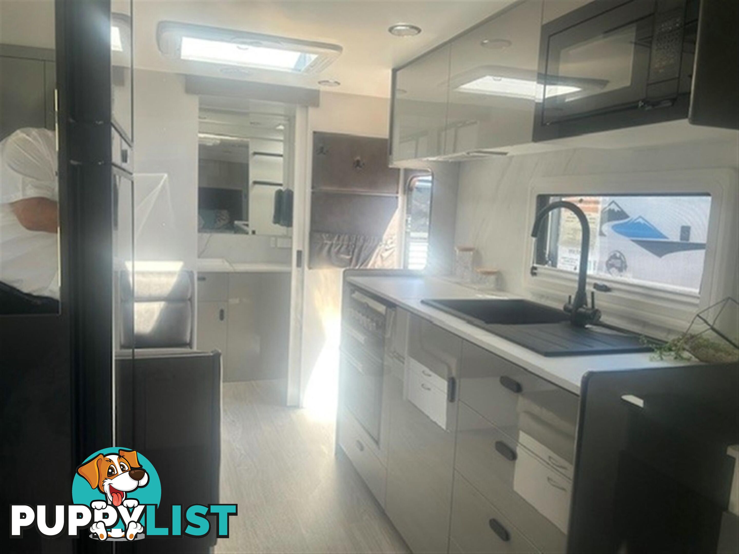 2025 CONCEPT INNOVATION 600 CAFE LOUNGE CARAVAN