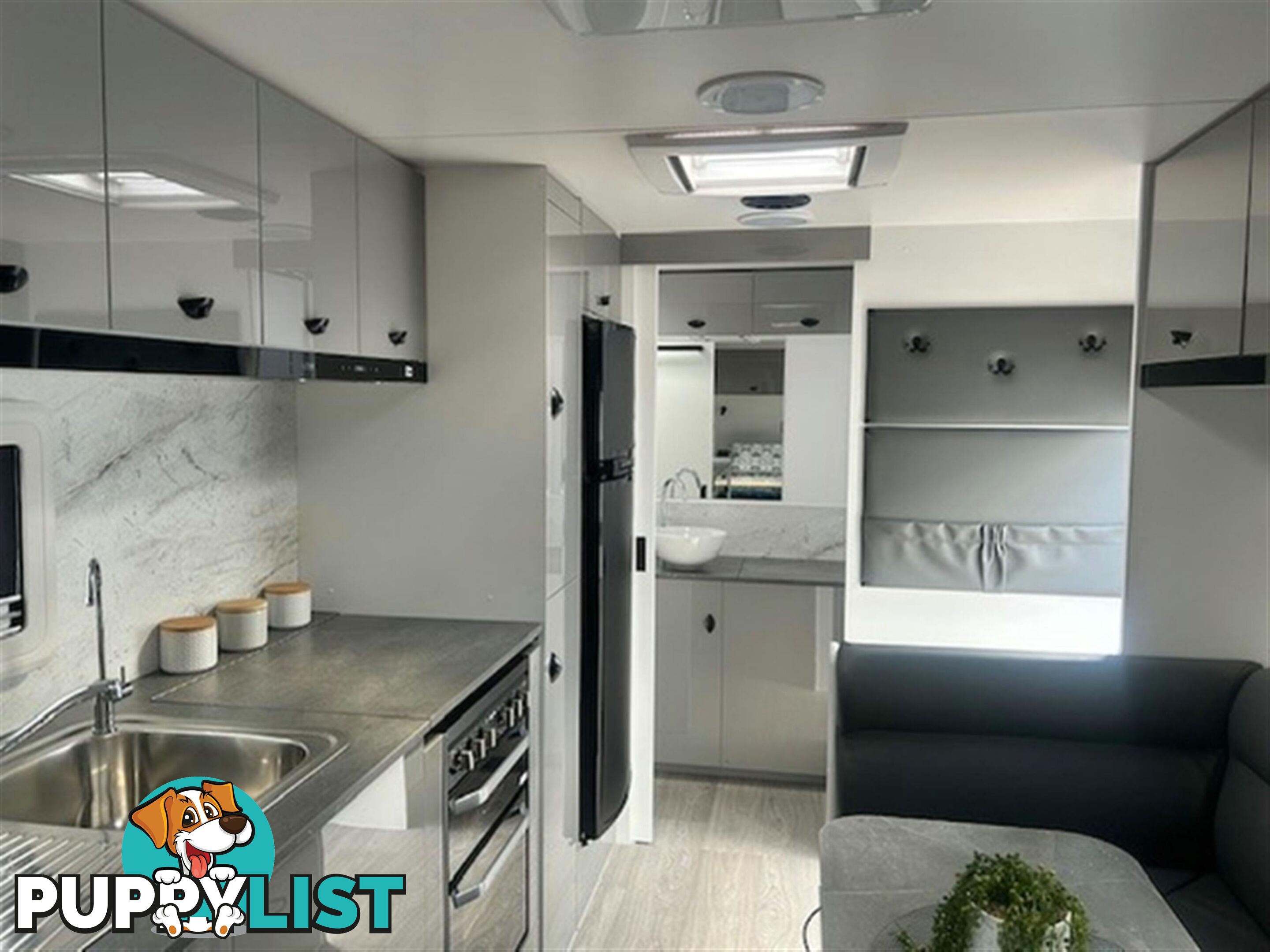 2025 VISCOUNT V3.2 CLUB LOUNGE CARAVAN