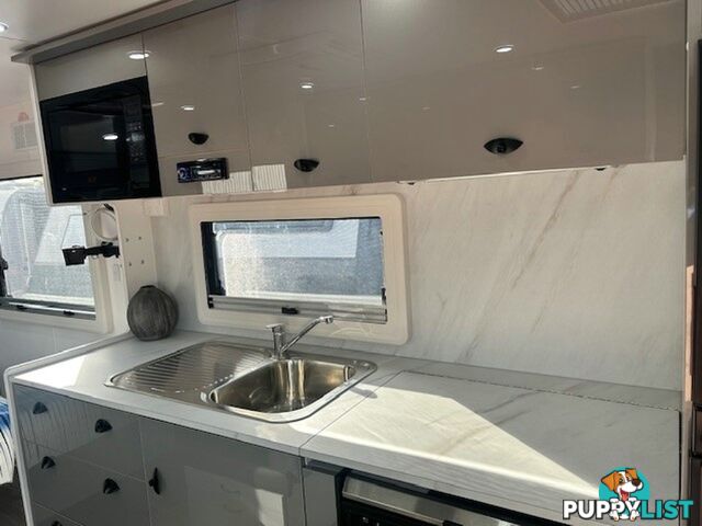 2024 NEWLANDS LUXE AAP 610 COMP CARAVAN