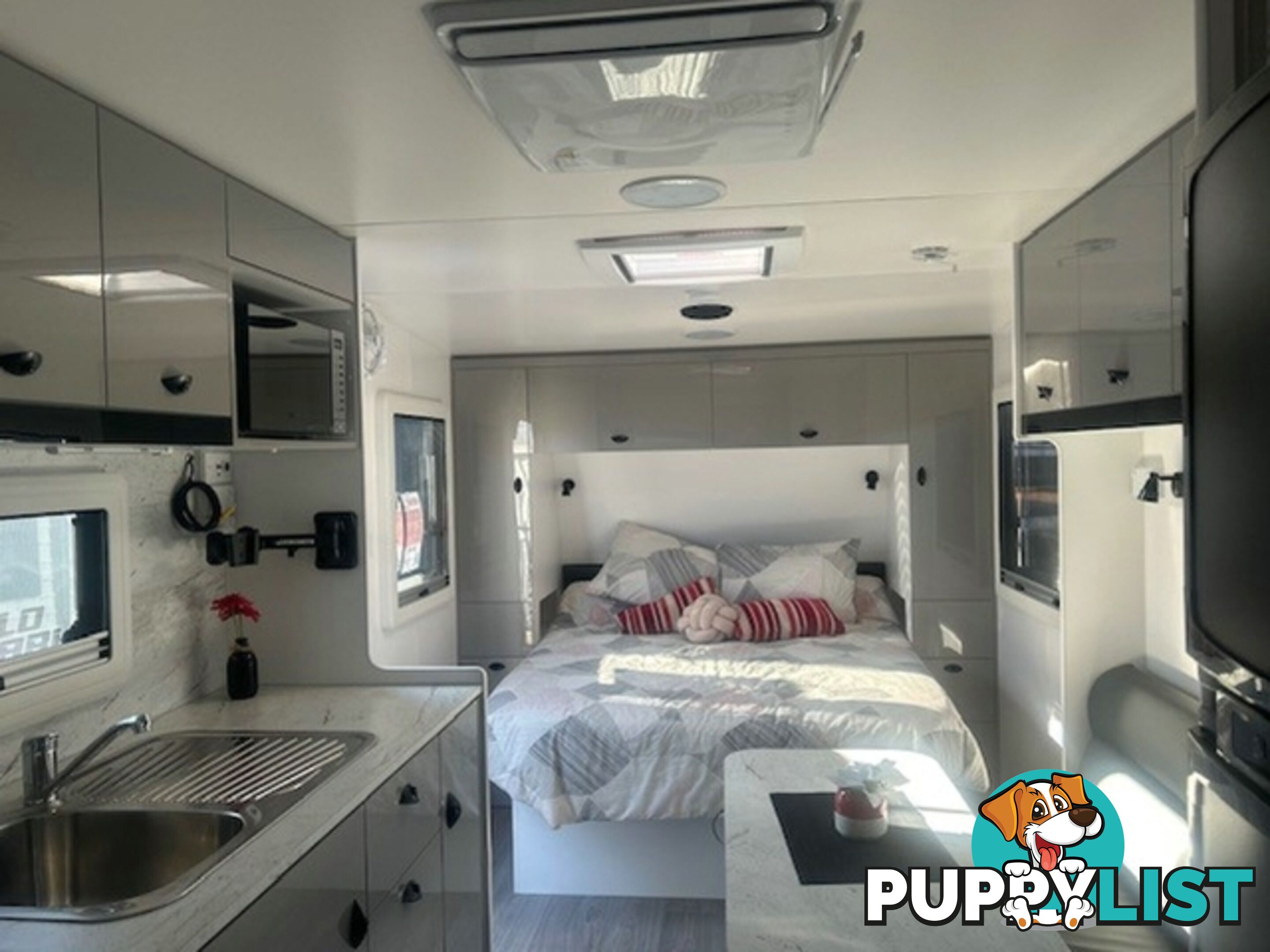 2025 VISCOUNT V3 FAMILY 2 BUNKS CARAVAN