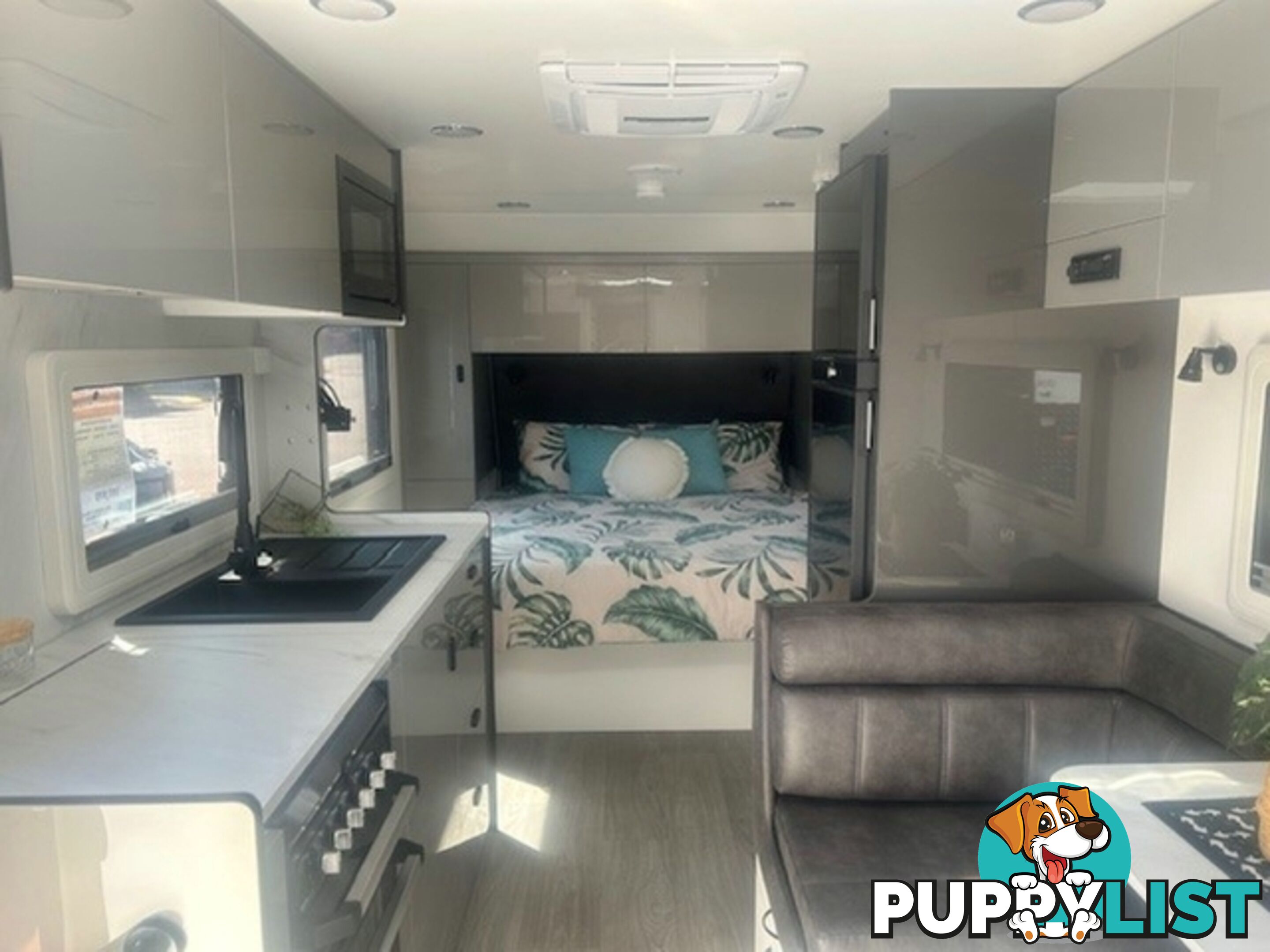 2025 CONCEPT INNOVATION 600 CAFE LOUNGE CARAVAN