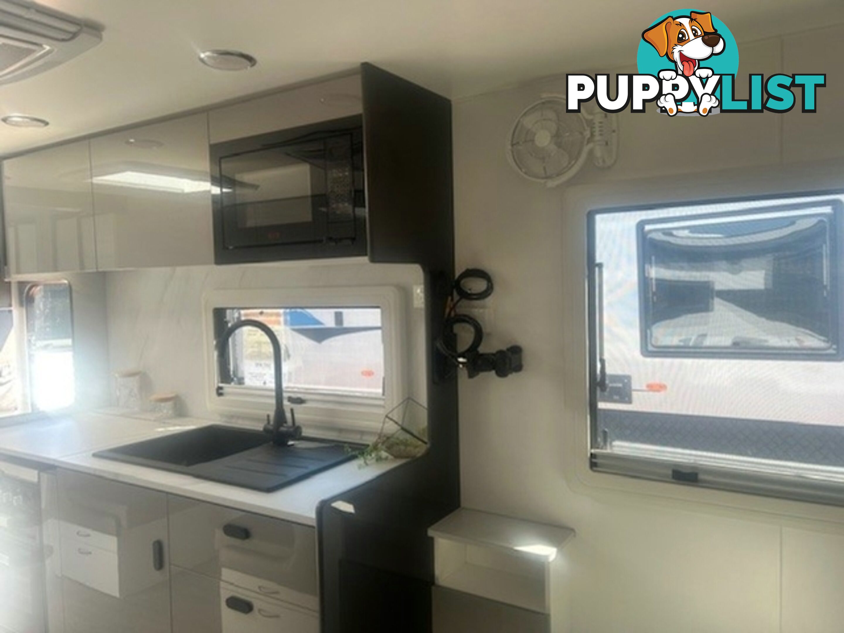 2025 CONCEPT INNOVATION 600 CAFE LOUNGE CARAVAN