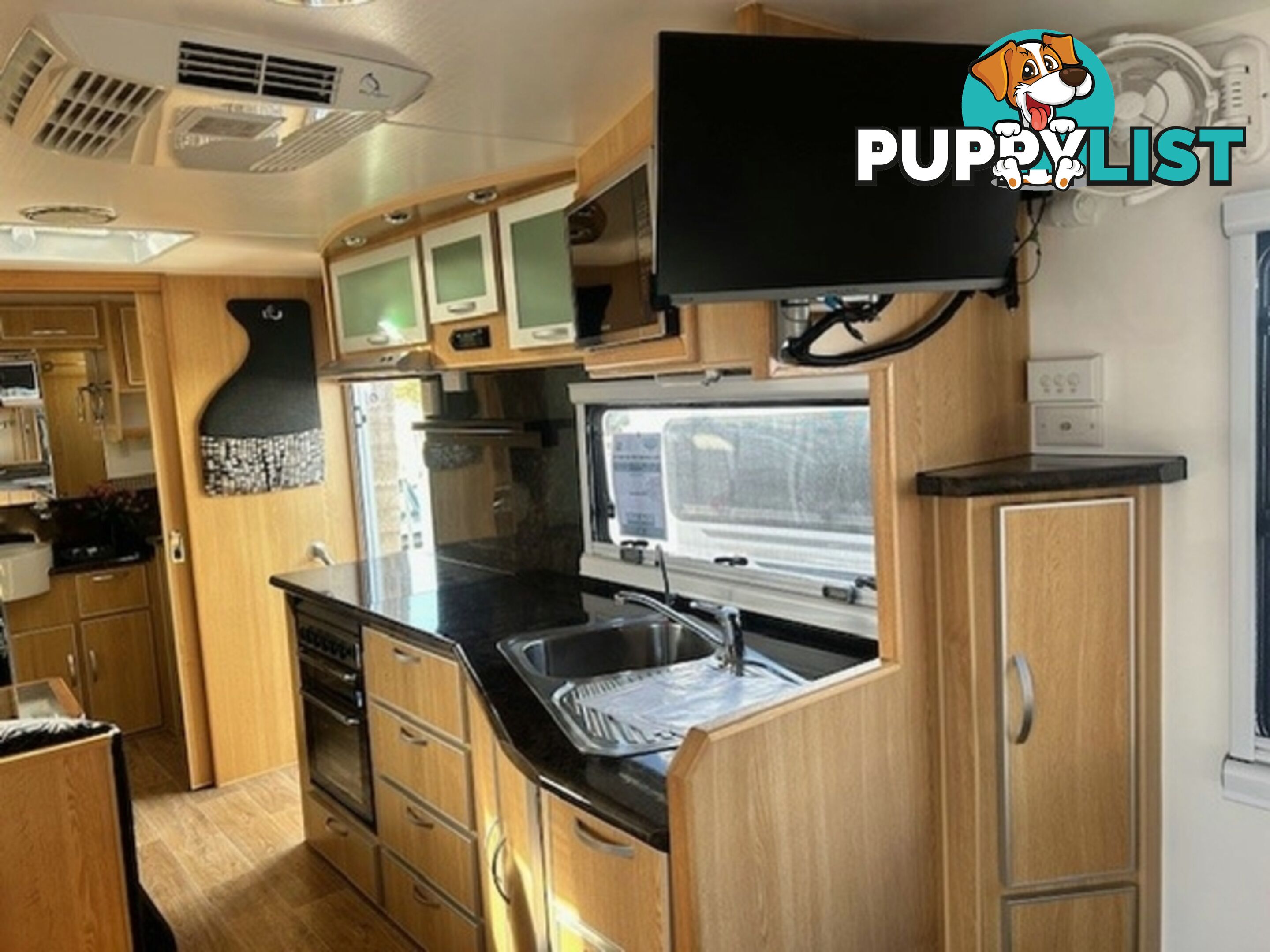 2013 VANGUARD LUCKY BAY SEMI OFF ROAD CARAVAN