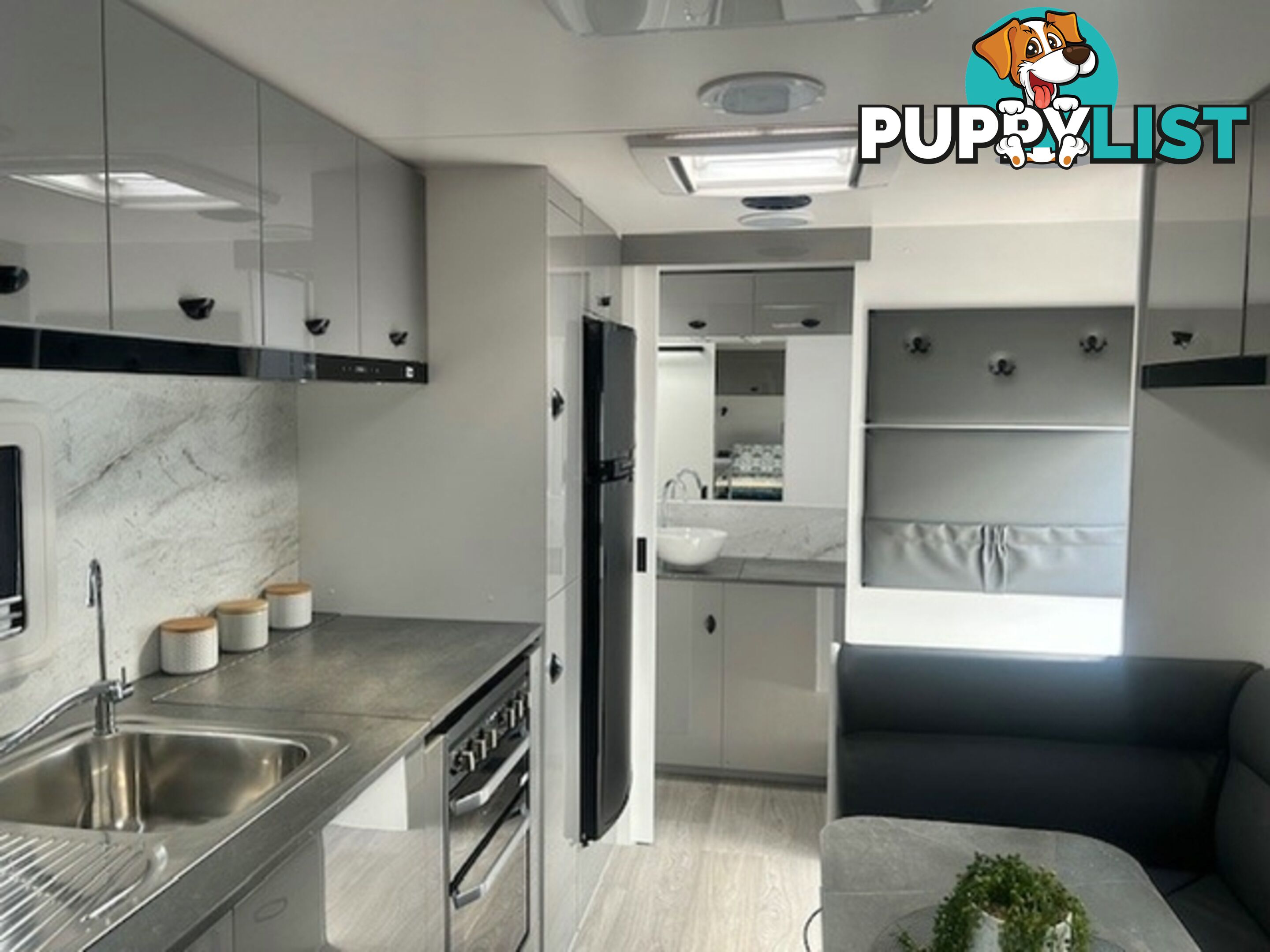 2025 VISCOUNT V3.2 CLUB LOUNGE CARAVAN