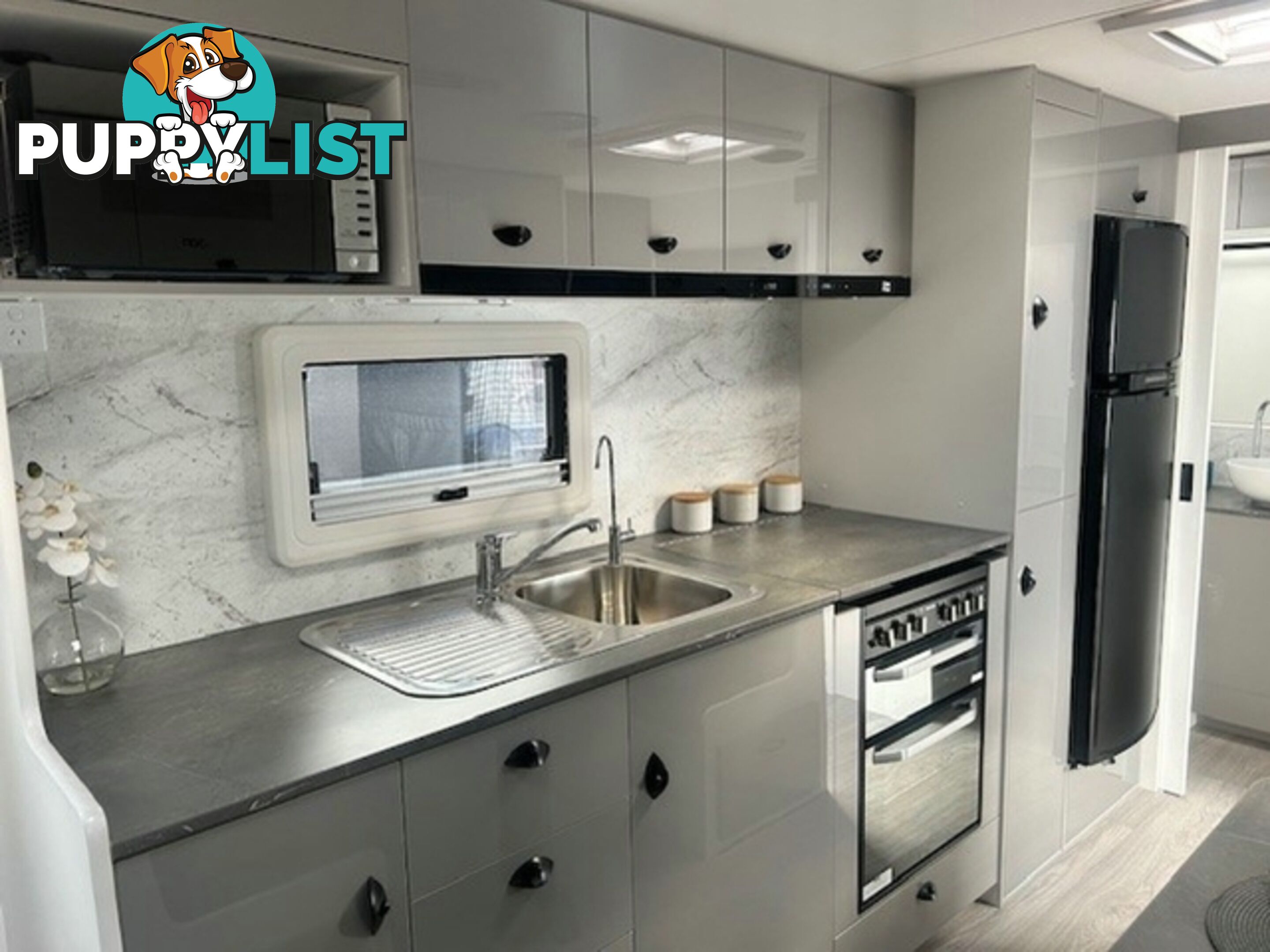 2025 VISCOUNT V3.2 CLUB LOUNGE CARAVAN