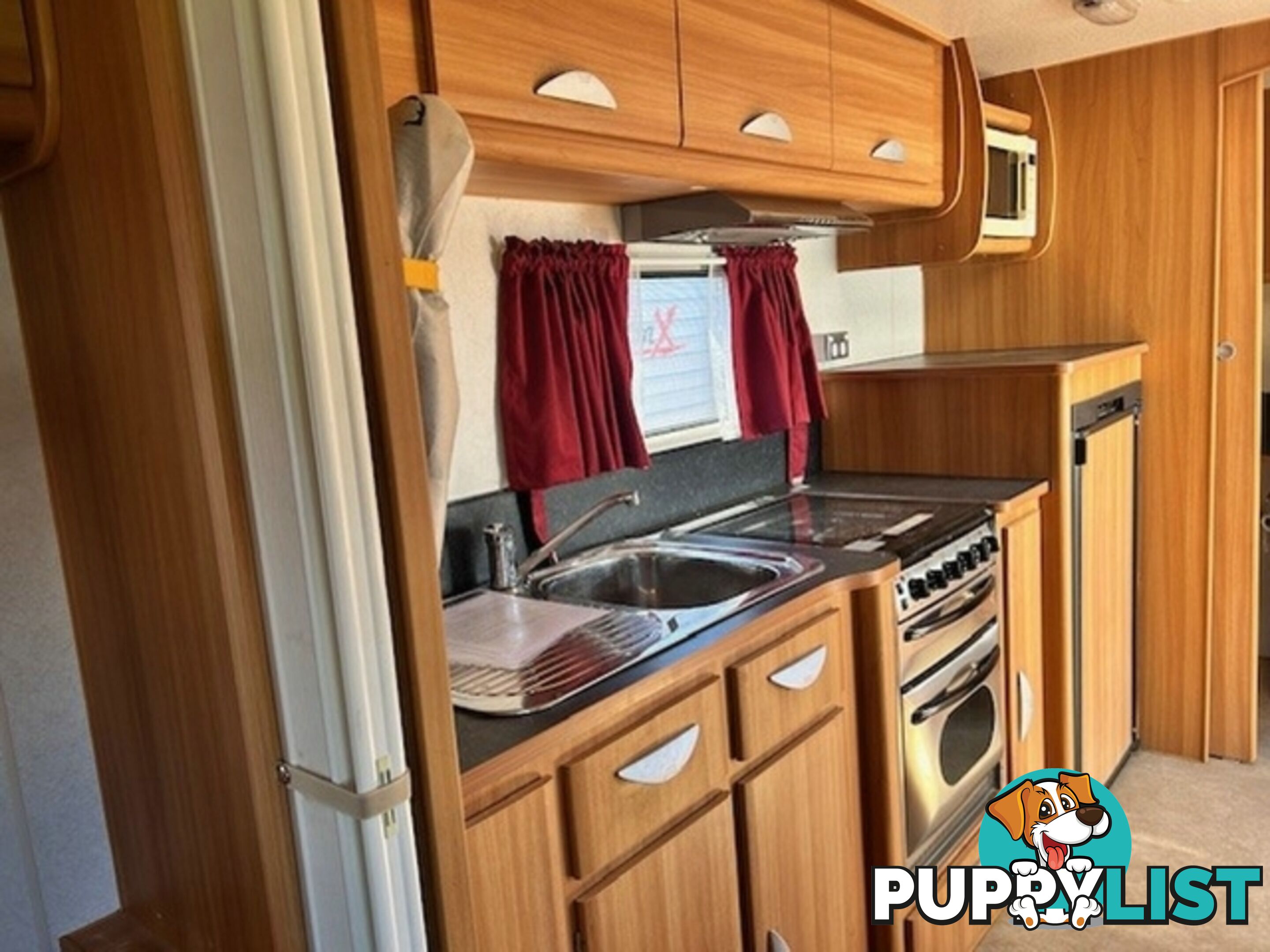 2009 COROMAL LIFESTYLE 618S SINGLE BEDS CARAVAN