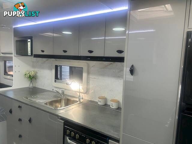 2025 VISCOUNT V3 SINGLE BEDS PREMIUM PLUS PACK CARAVAN