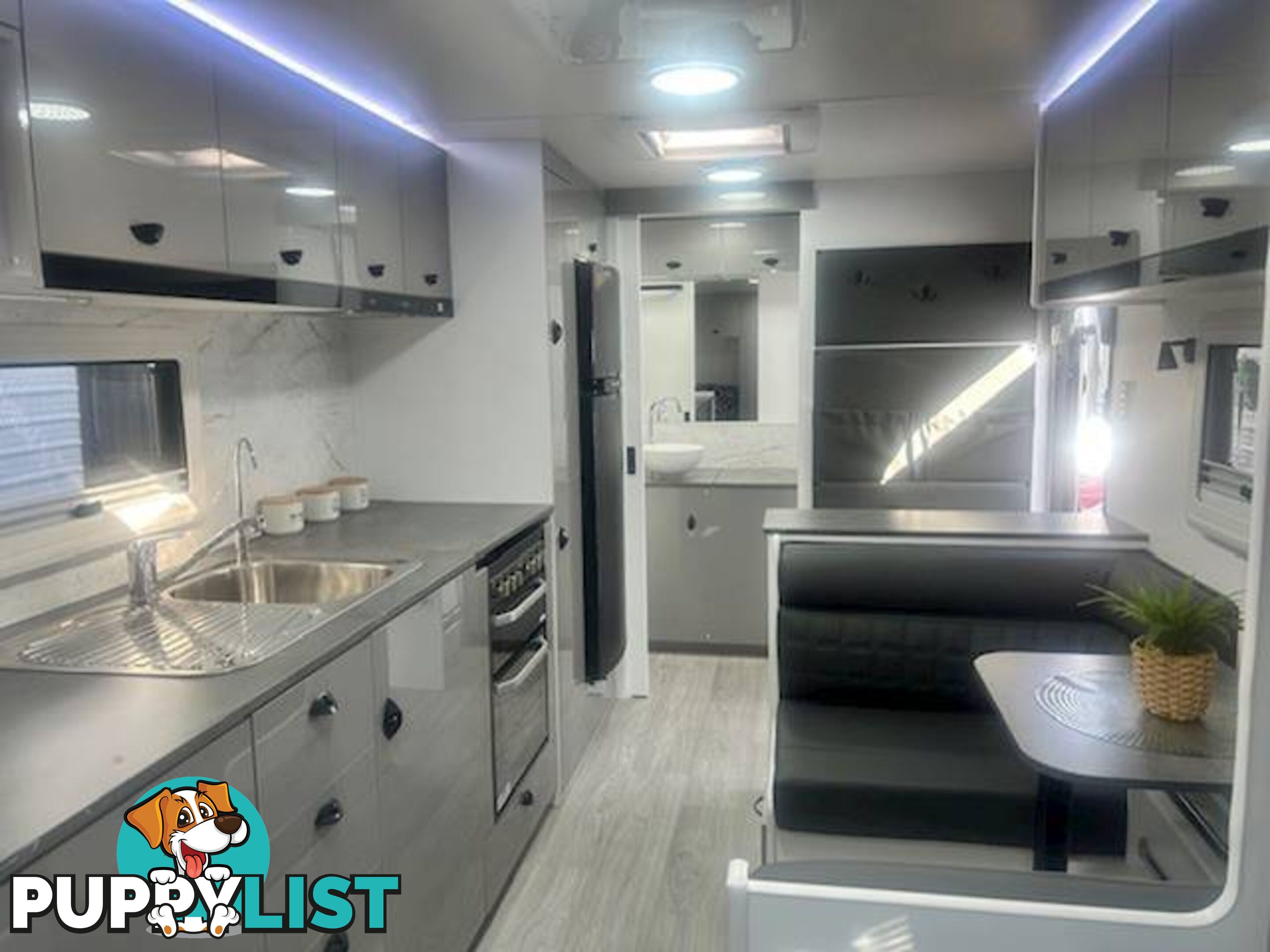 2025 VISCOUNT V3 SINGLE BEDS PREMIUM PLUS PACK CARAVAN