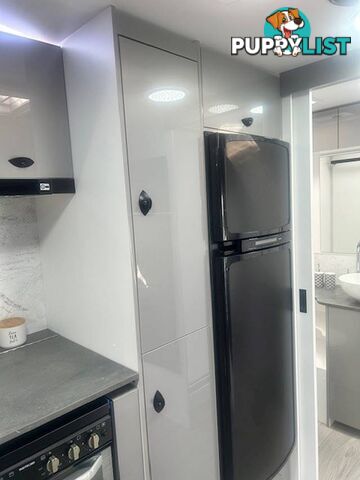 2025 VISCOUNT V3 SINGLE BEDS PREMIUM PLUS PACK CARAVAN