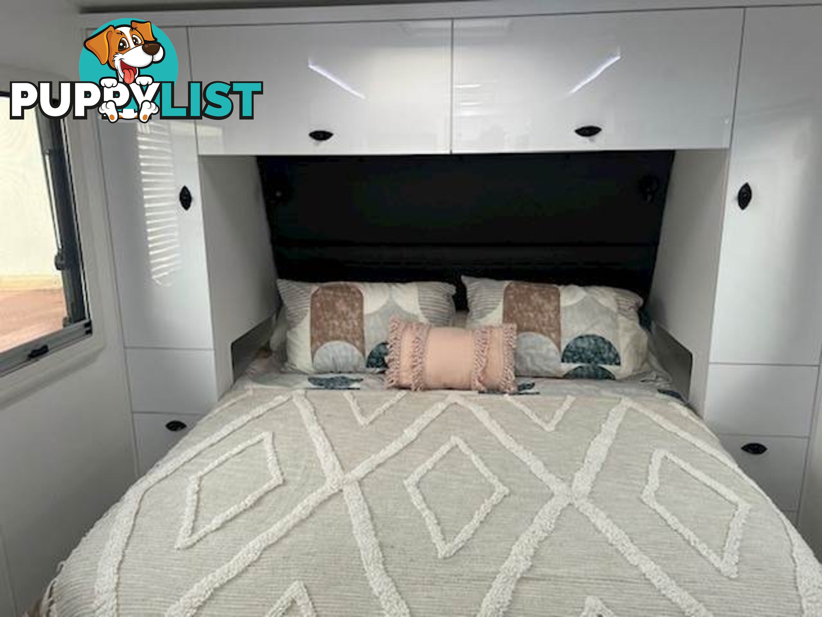 2025 VISCOUNT V2 CAFE PREMIUM PLUS SEMI OF CARAVAN