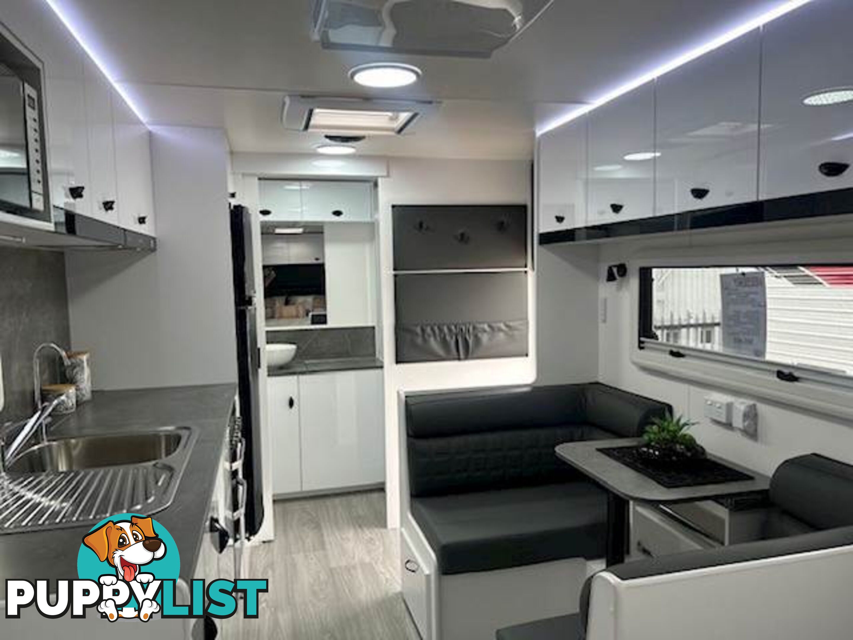 2025 VISCOUNT V2 CAFE PREMIUM PLUS SEMI OF CARAVAN