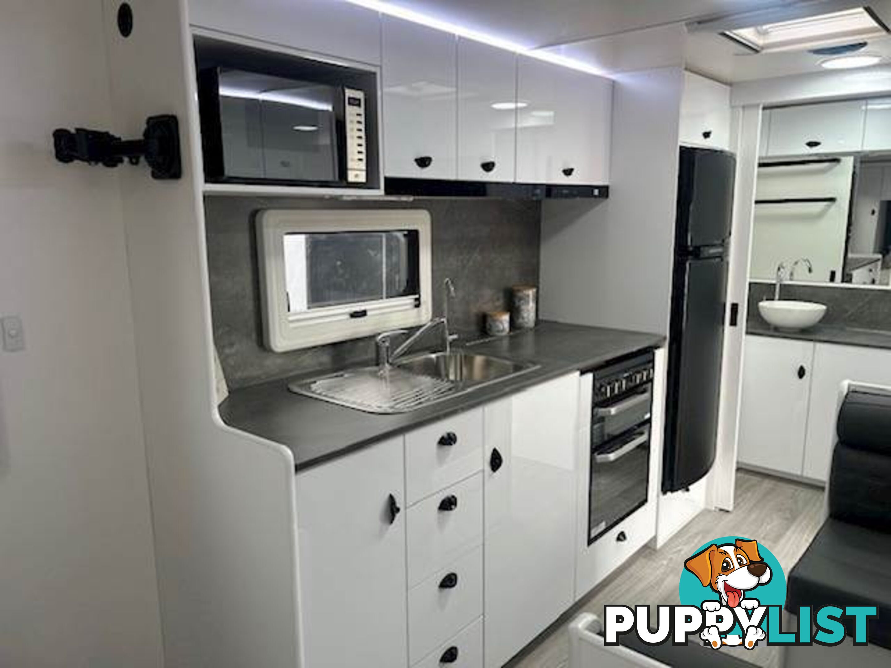 2025 VISCOUNT V2 CAFE PREMIUM PLUS SEMI OF CARAVAN