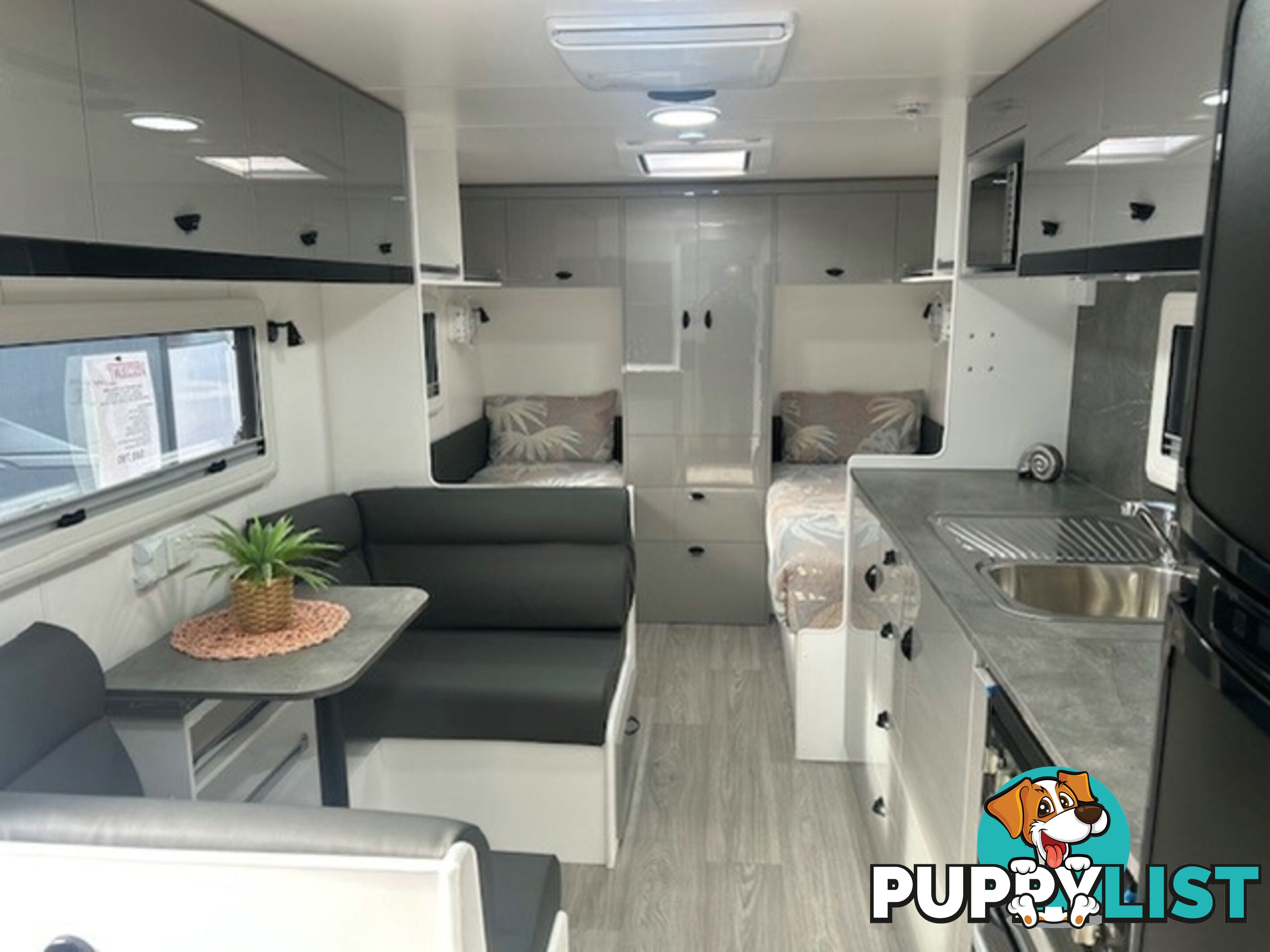 2025 VISCOUNT V2.2 CAFE SINGLE BEDS CARAVAN
