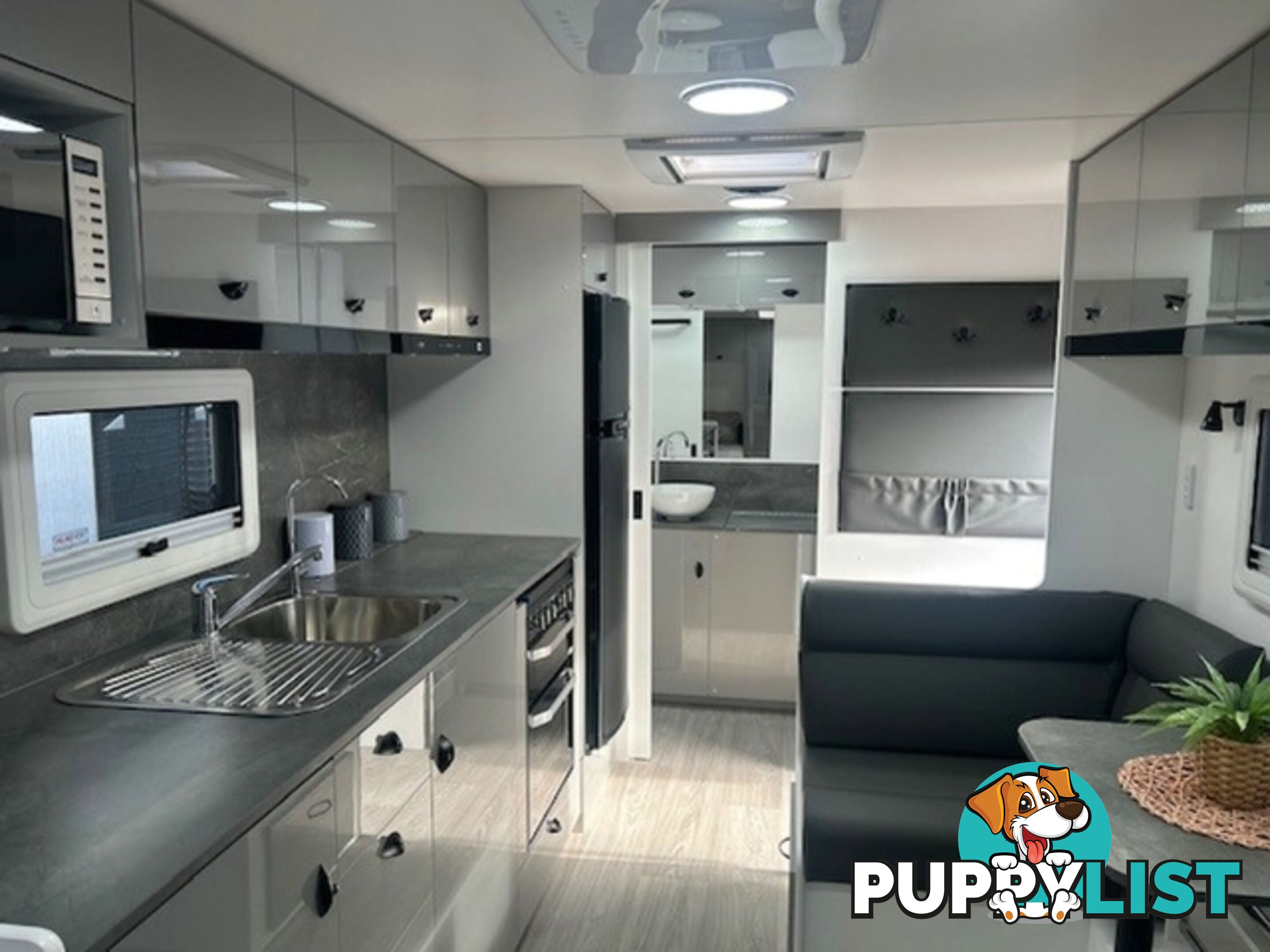 2025 VISCOUNT V2.2 CAFE SINGLE BEDS CARAVAN