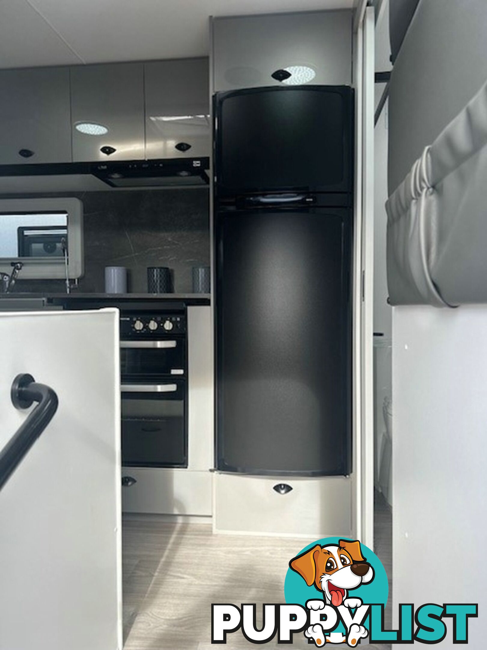 2025 VISCOUNT V2.2 CAFE SINGLE BEDS CARAVAN