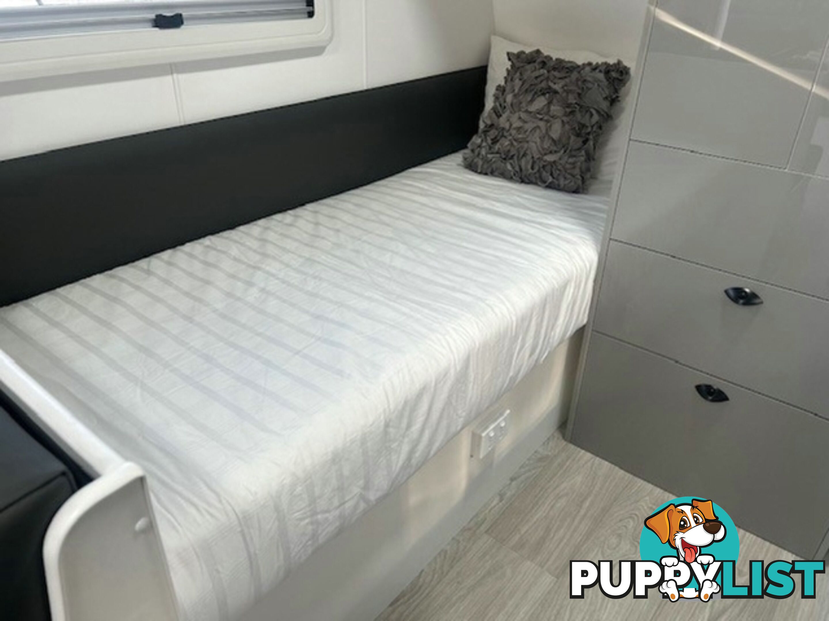 2025 VISCOUNT V1.2 L SHAPE SINGLE BEDS CARAVAN
