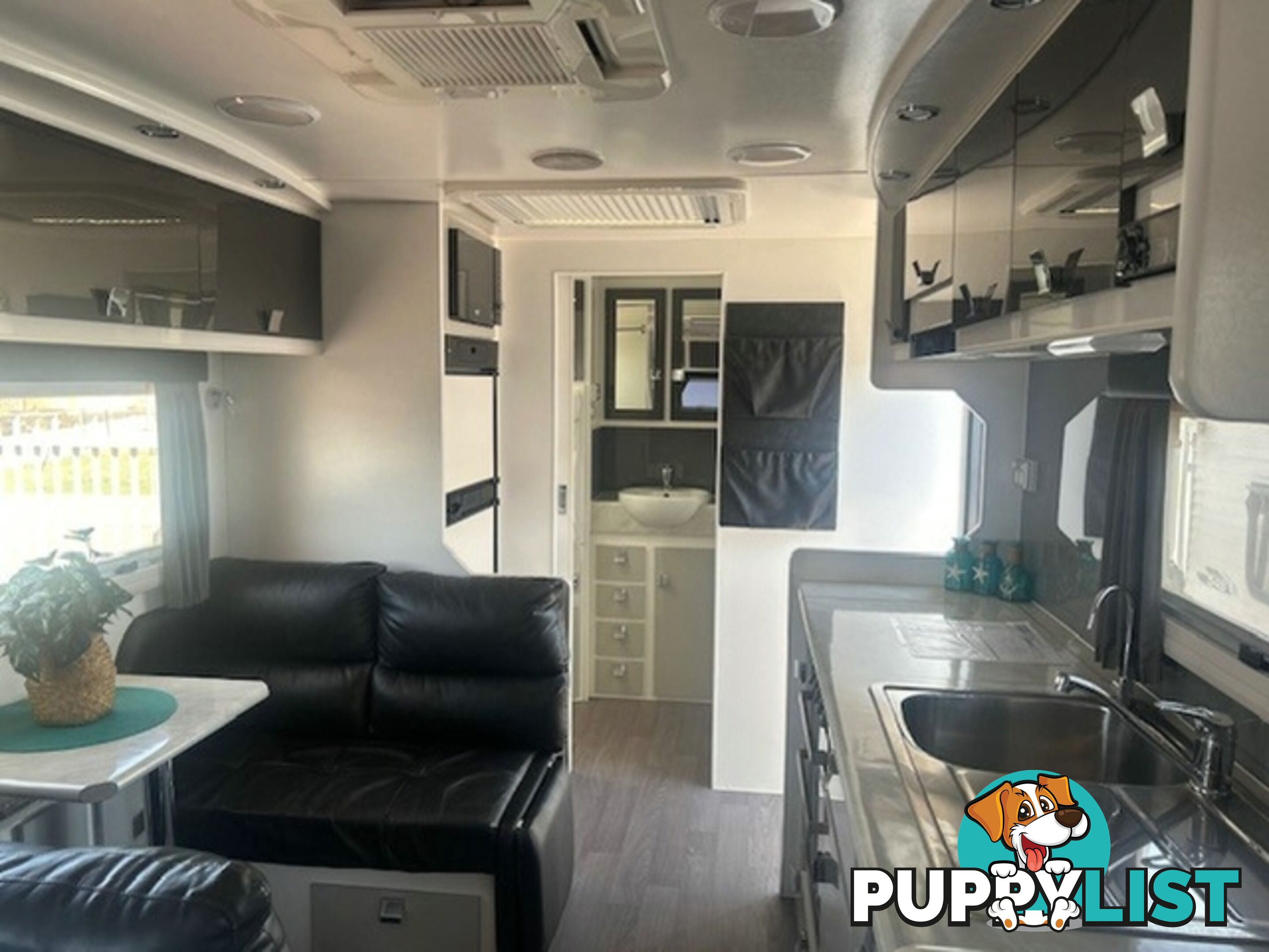 2016 PARAMOUNT VOGUE CARAVAN PLUS 