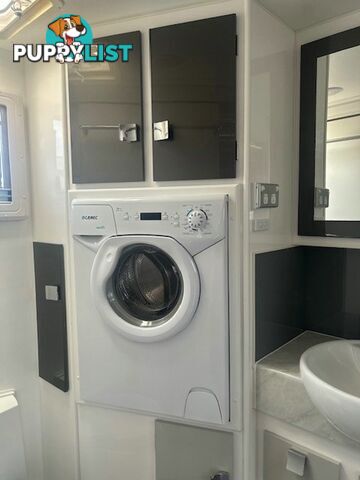 2016 PARAMOUNT VOGUE CARAVAN PLUS 