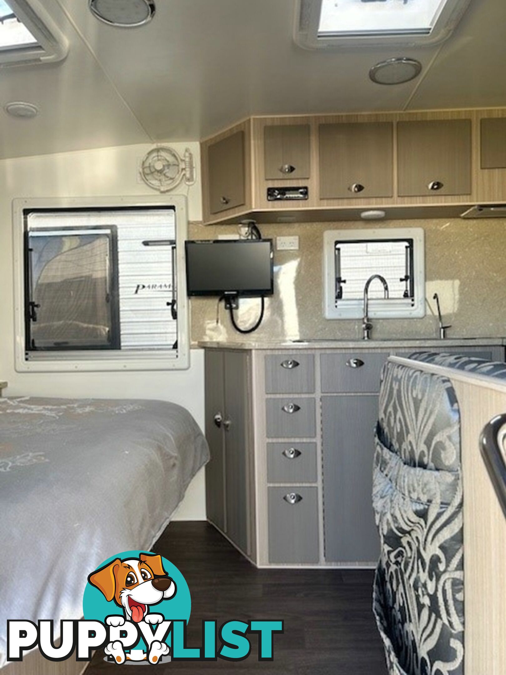 2015 SUNCOAST SILVER COAST CAFE LOUNGE CARAVAN